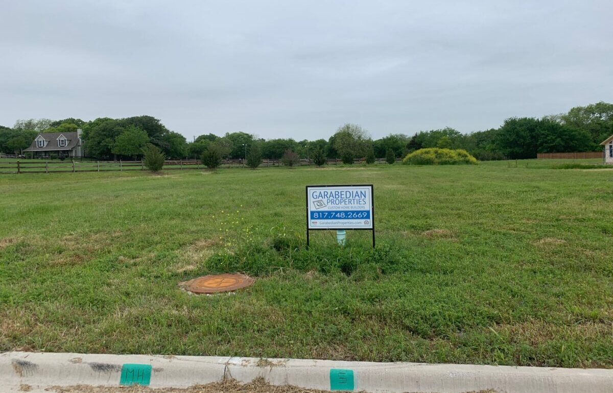 Photo of 119 Aberdeen Blvd, Argyle before custom home was built by Garabedian Properties.