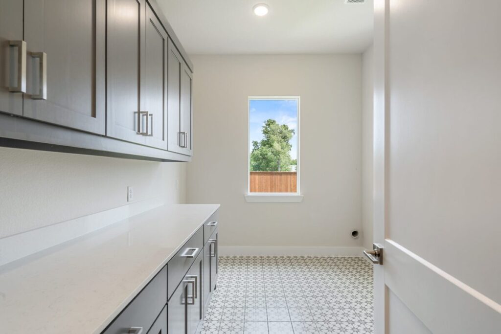 190 Dundee Ct, Argyle