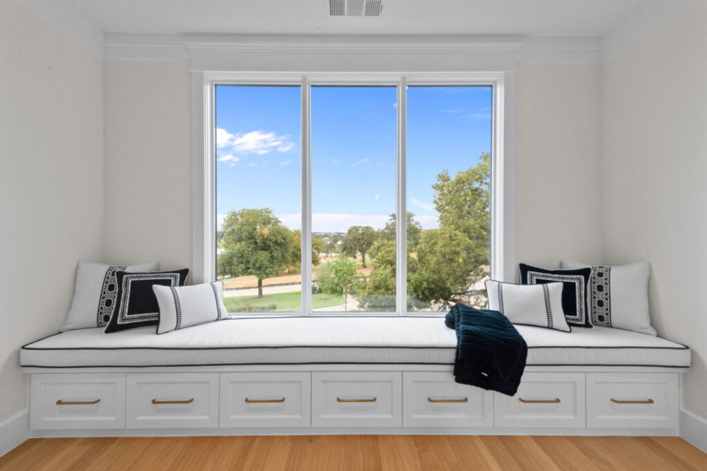 Hill Country Glam, Westlake