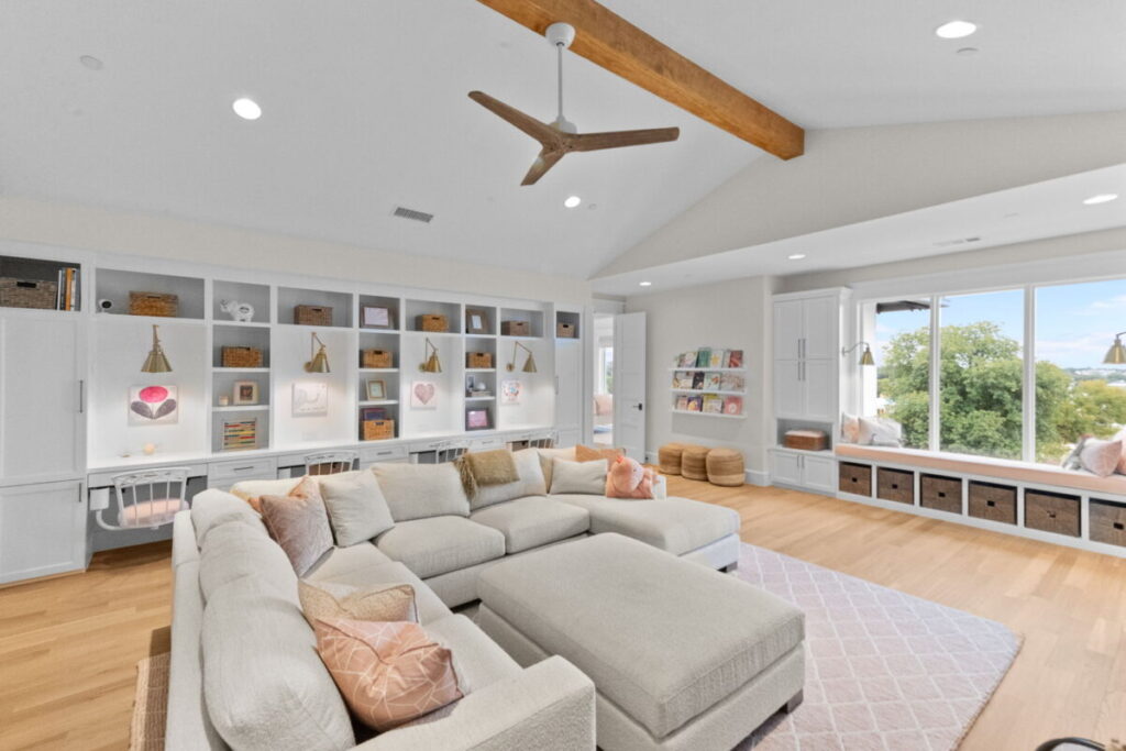 Hill Country Glam, Westlake