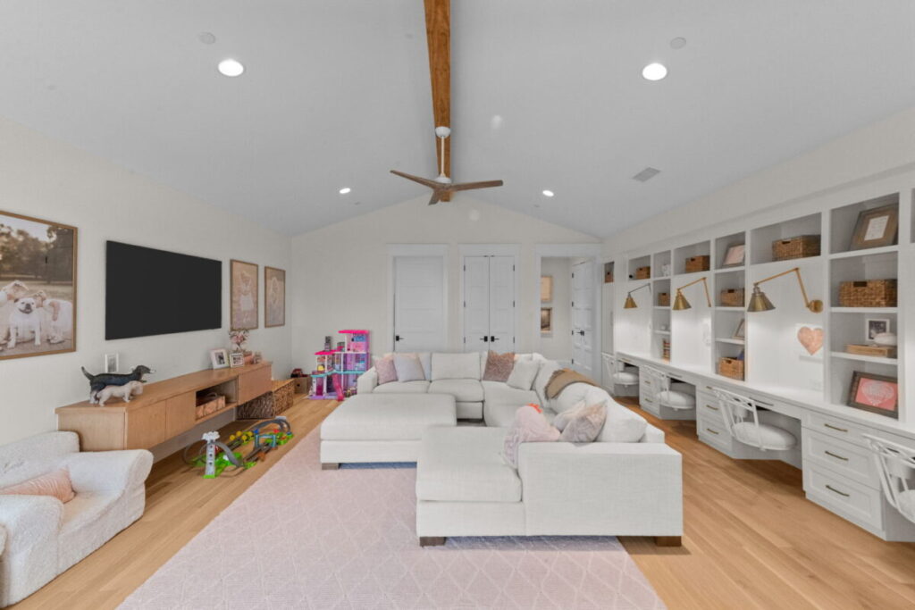 Hill Country Glam, Westlake