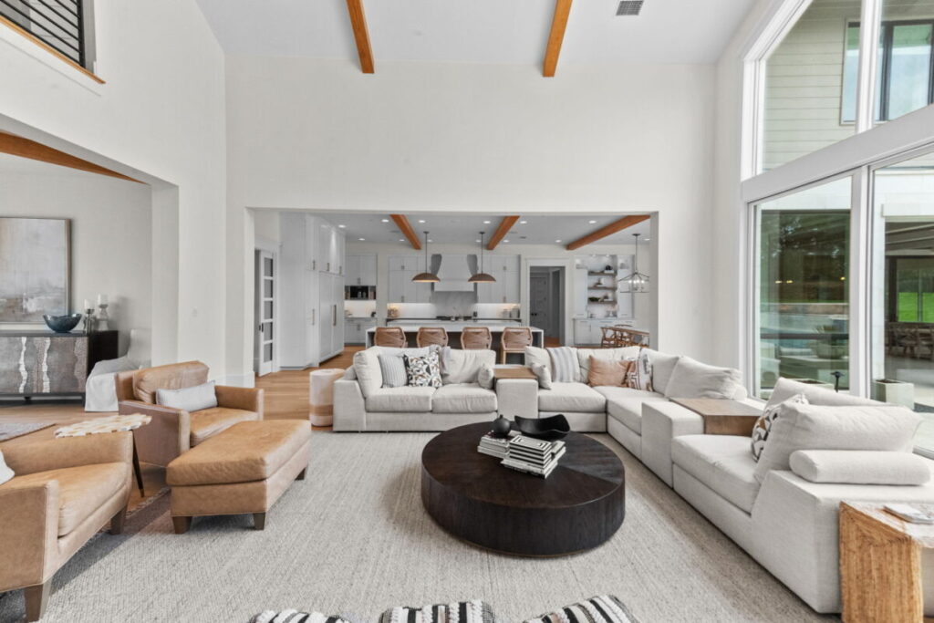 Hill Country Glam, Westlake