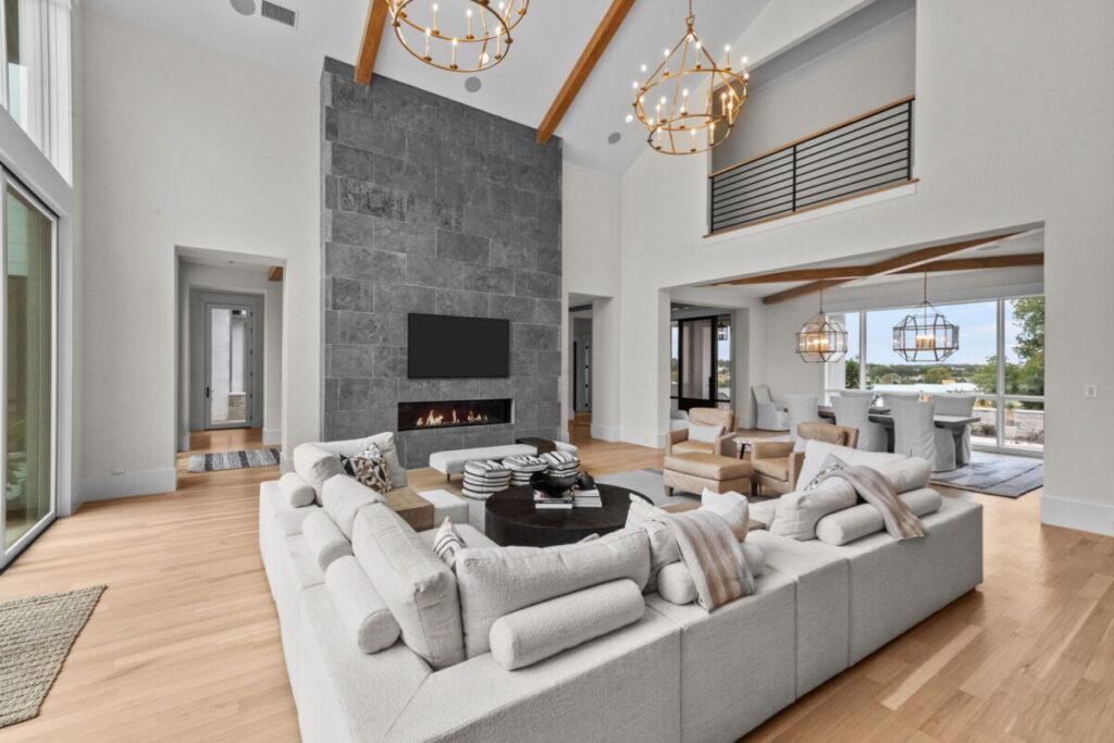 Hill Country Glam, Westlake