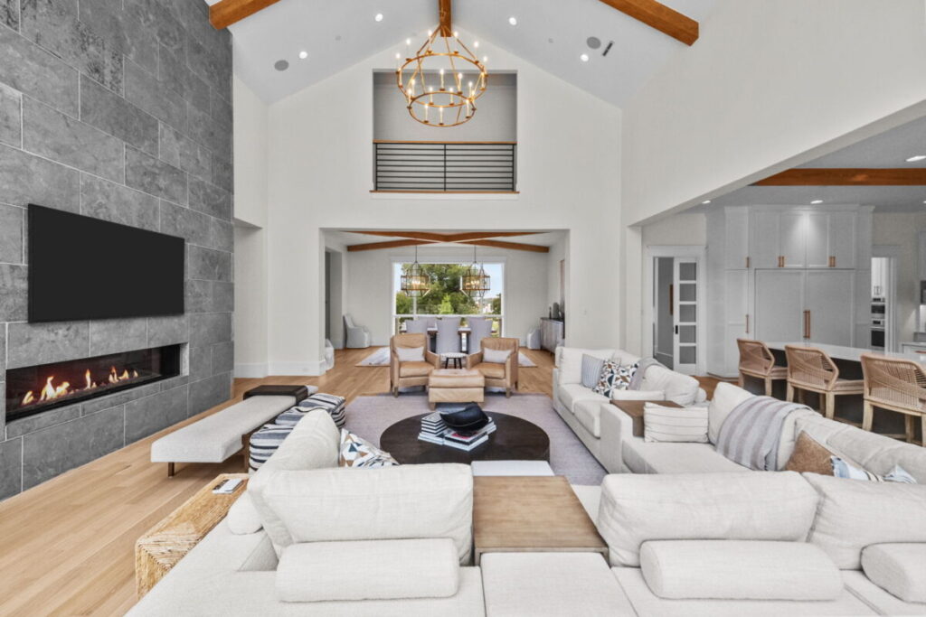 Hill Country Glam, Westlake