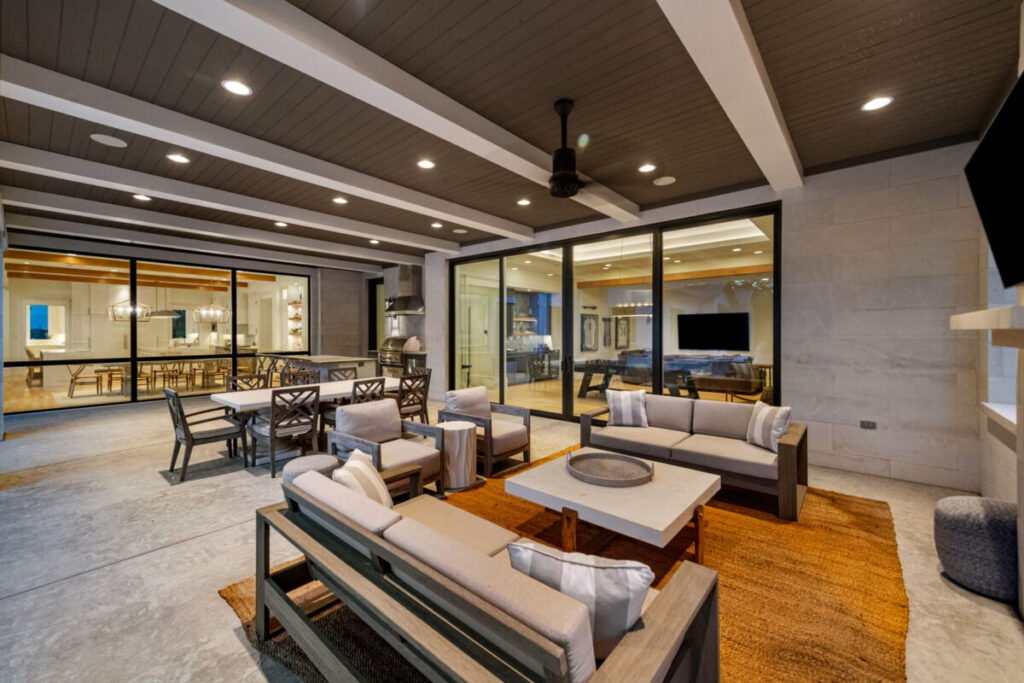 Hill Country Glam, Westlake