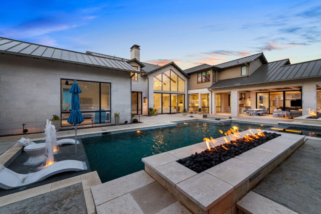 Hill Country Glam, Westlake