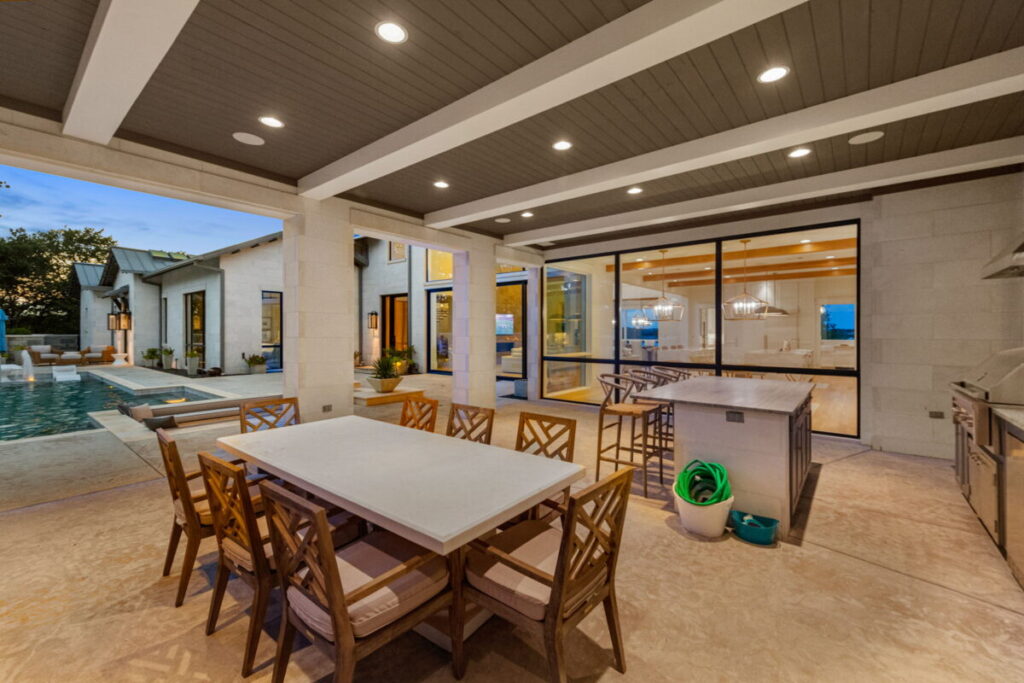 Hill Country Glam, Westlake