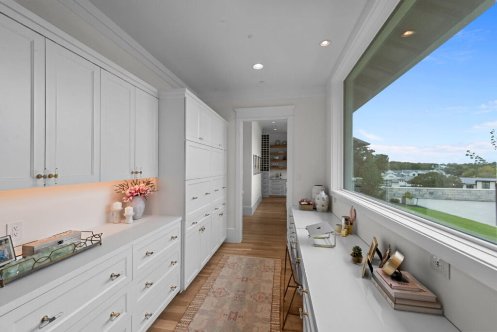 Hill Country Glam, Westlake