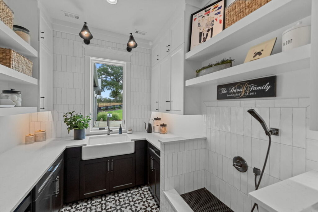 Hill Country Glam, Westlake