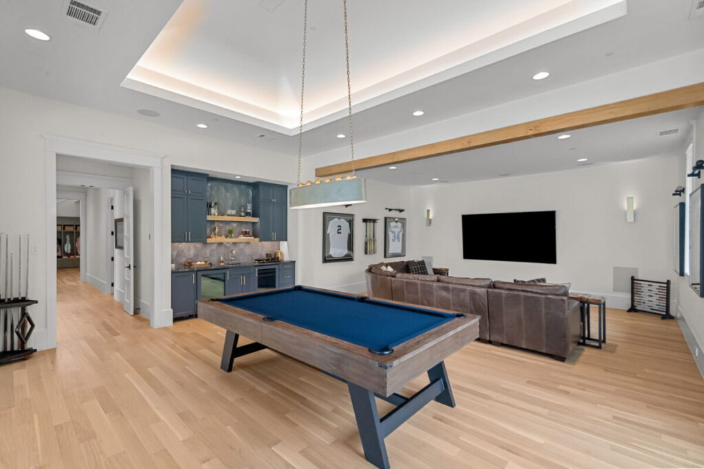 Hill Country Glam, Westlake