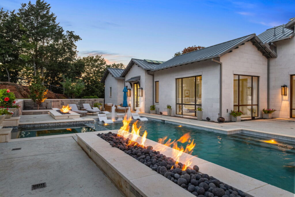 Hill Country Glam, Westlake