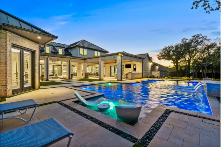 A Dip in Luxury with Shelly Claffey